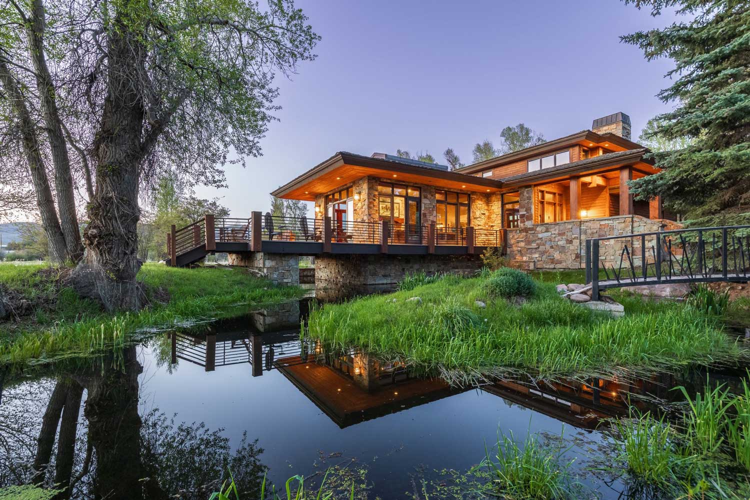 exterior_water_house_sanctuary_02