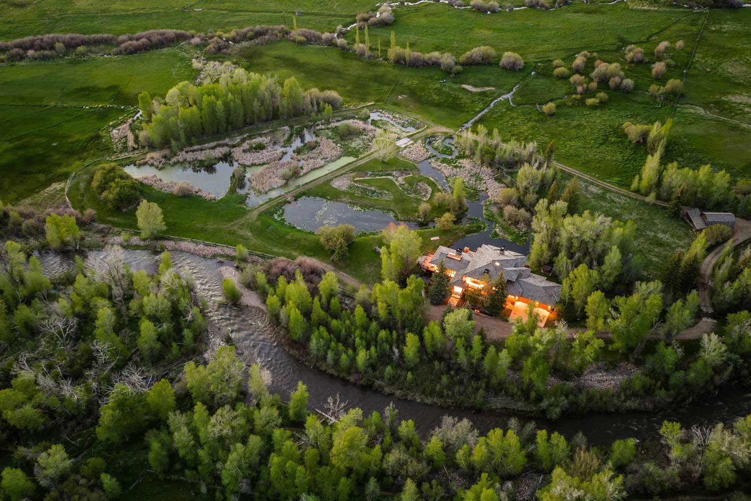 exterior_water_house_sanctuary_03