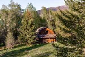 exterior_water_house_sanctuary_08
