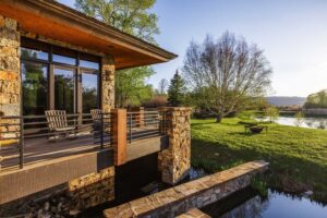 exterior_water_house_sanctuary_23